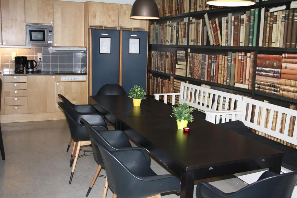 Uncle Joe'S Hostel Visby Buitenkant foto